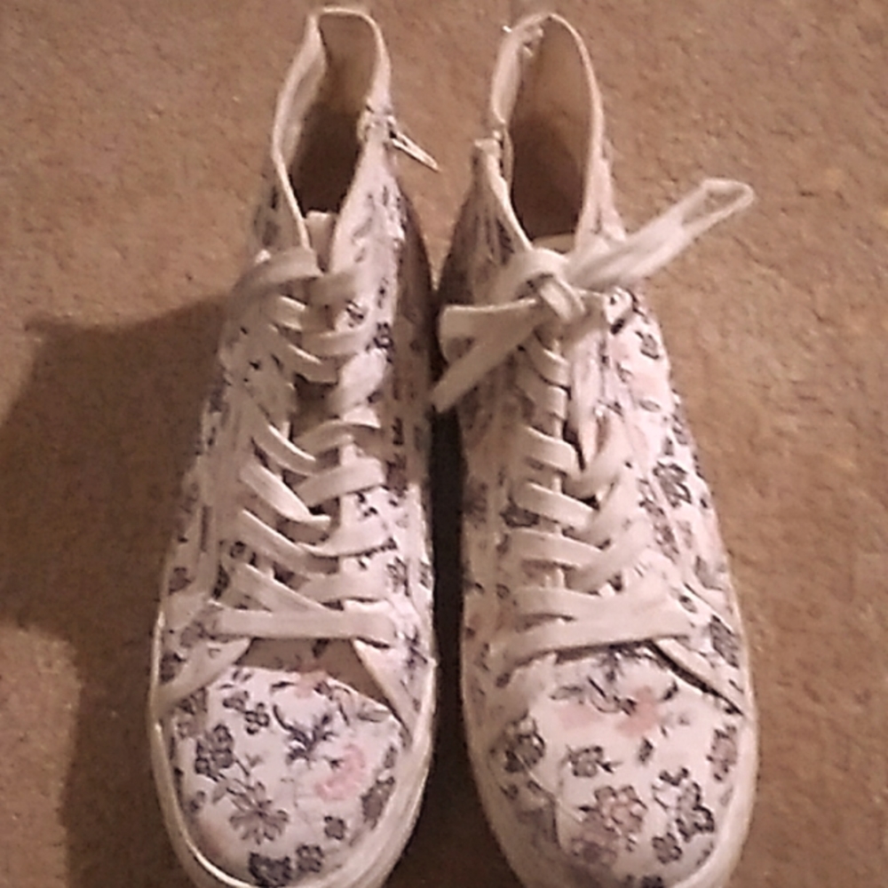 Converse White shoes flower pattern